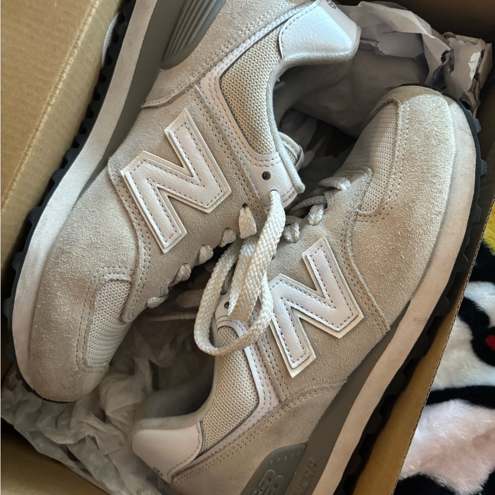 New Balance Light Gray Sneakers